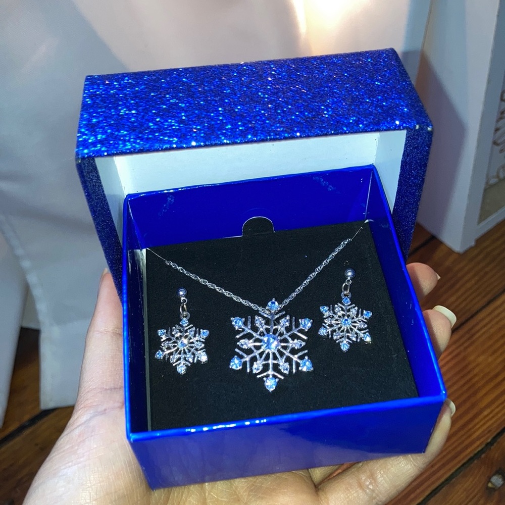 Snowflake Necklace and Earring Set